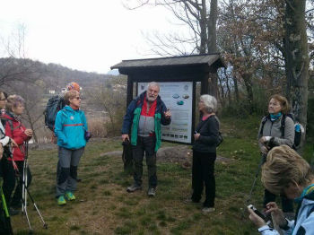 Enea presenta il percorso francigeno nella Polveriera di Ivrea, con Flora della Associazione "Serra Morena" (34027 bytes)